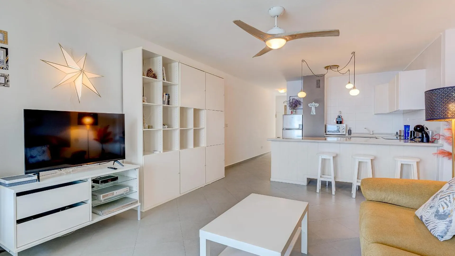 Elegante Apartamento Con Vista Directa Al Mar Callao Salvaje 0*,