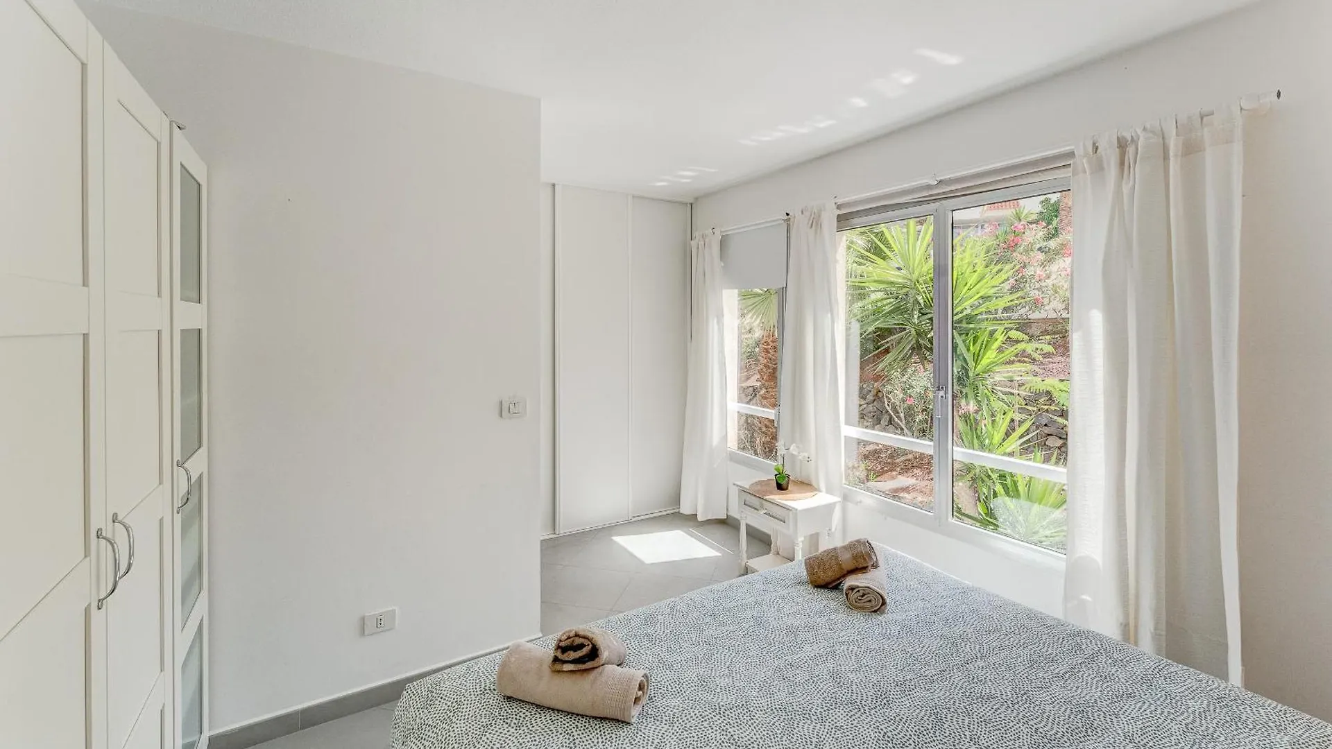 Elegante Apartamento Con Vista Directa Al Mar Callao Salvaje 0*,